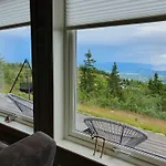 Casa de Férias Falkeblikk-mountain With Majestic Views
