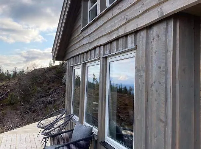 Falkeblikk-mountain With Majestic Views *
